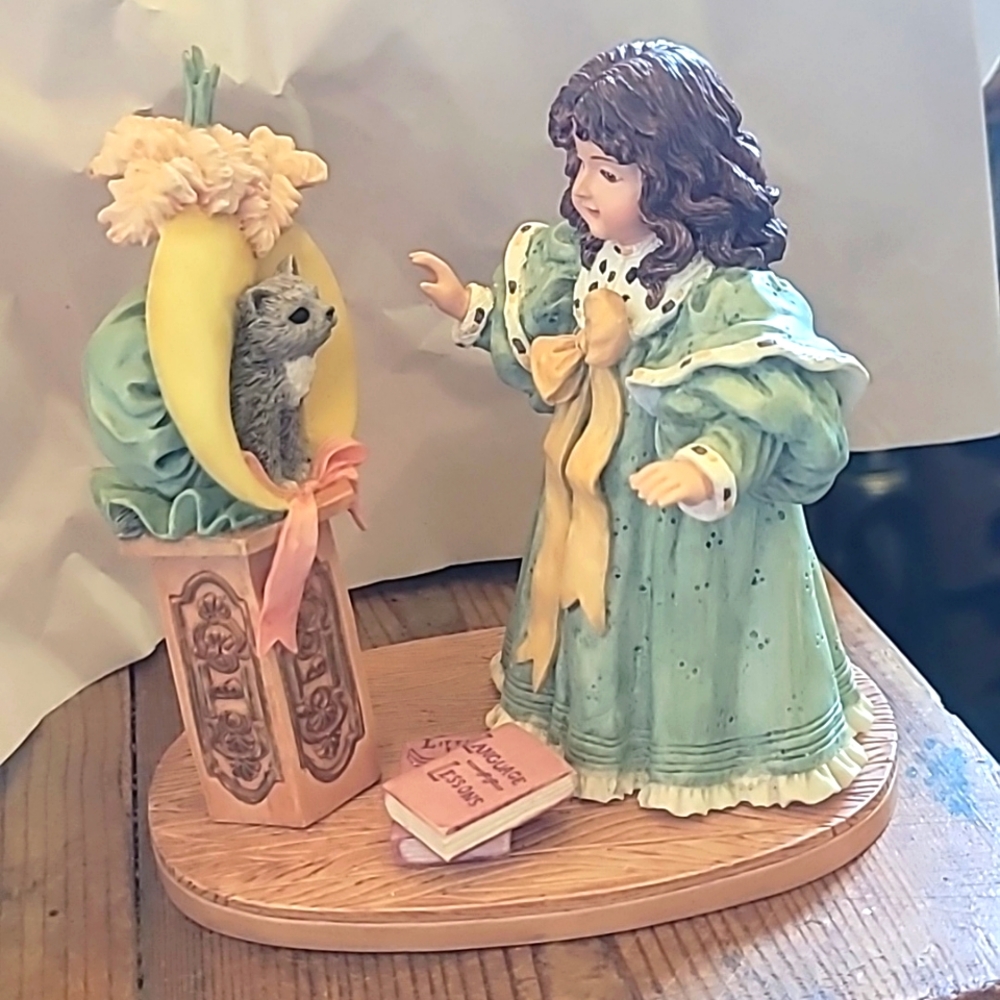 Porcelain Vintage A Hidden Treasure figurine